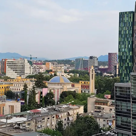 Sky Center Apartment *