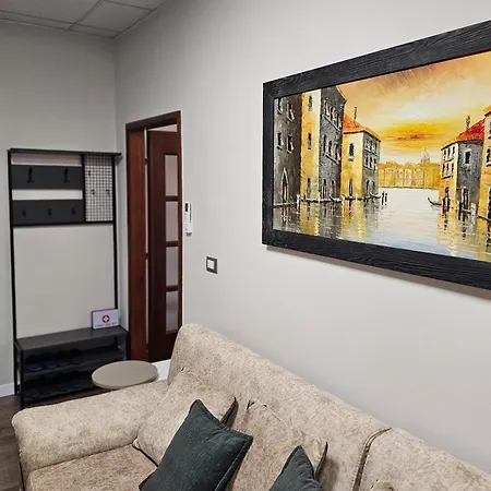 Sky Center Apartment *